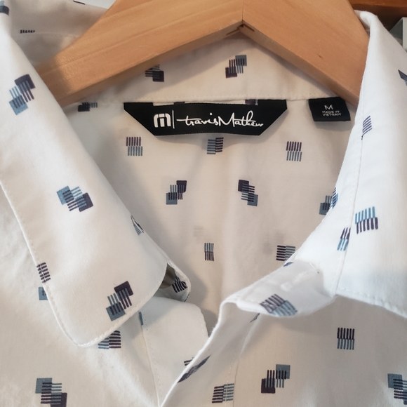 Travis Mathew Button Up medium - Picture 2 of 3